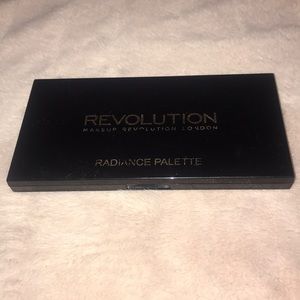 Makeup Revolution Radiance Palette